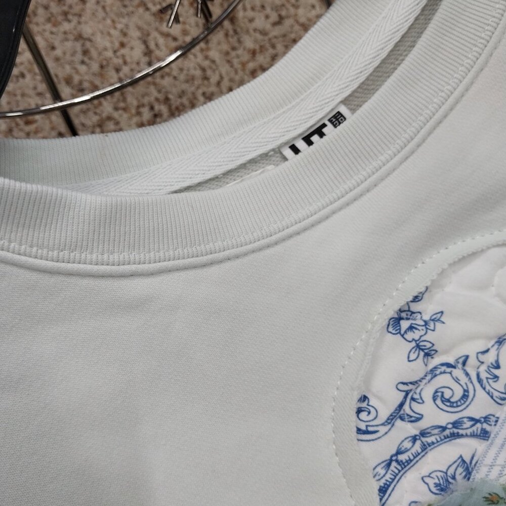 3246 Size XL UT Upcycled Sweat Shirt With Quilted Flower Insert In Baby Blue. - Picture 5 of 8